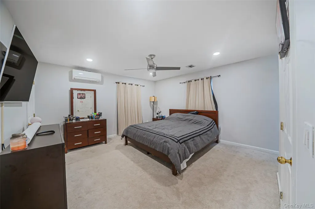 6 Denmark Court Huntington NY 11743