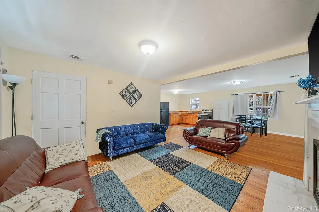 6 Denmark Court Huntington NY 11743