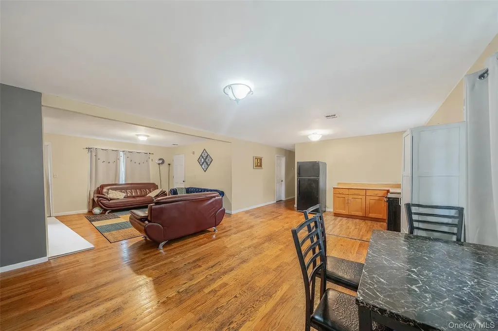 6 Denmark Court Huntington NY 11743