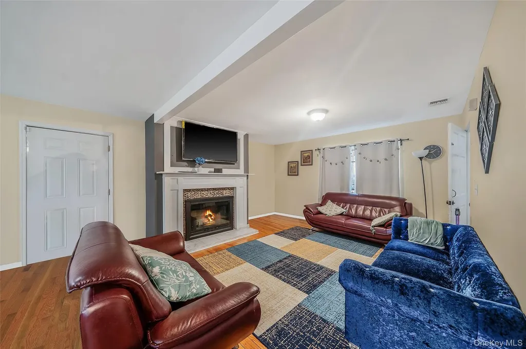 6 Denmark Court Huntington NY 11743