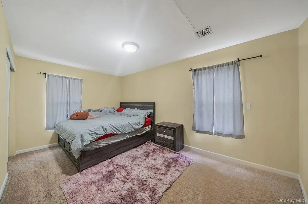 6 Denmark Court Huntington NY 11743