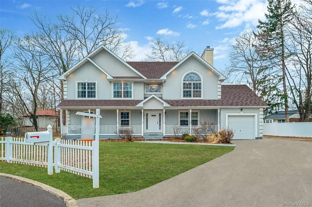 6 Denmark Court Huntington NY 11743