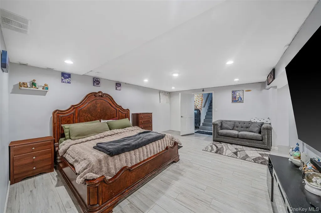 6 Denmark Court Huntington NY 11743