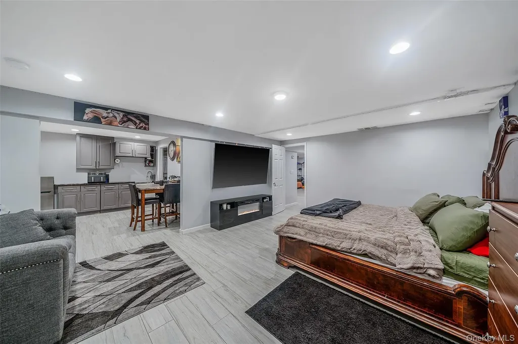 6 Denmark Court Huntington NY 11743