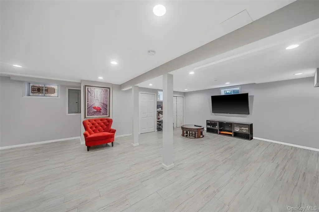 6 Denmark Court Huntington NY 11743