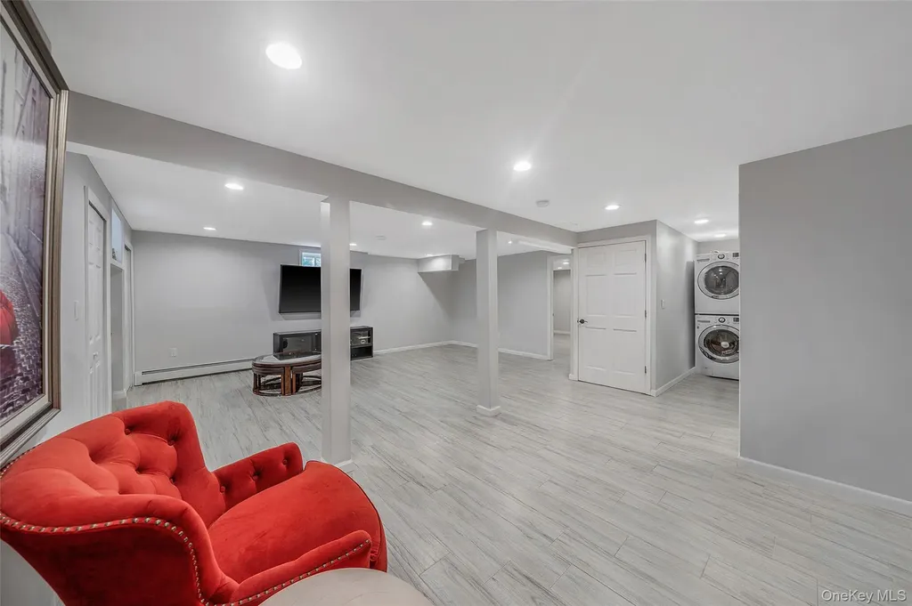 6 Denmark Court Huntington NY 11743