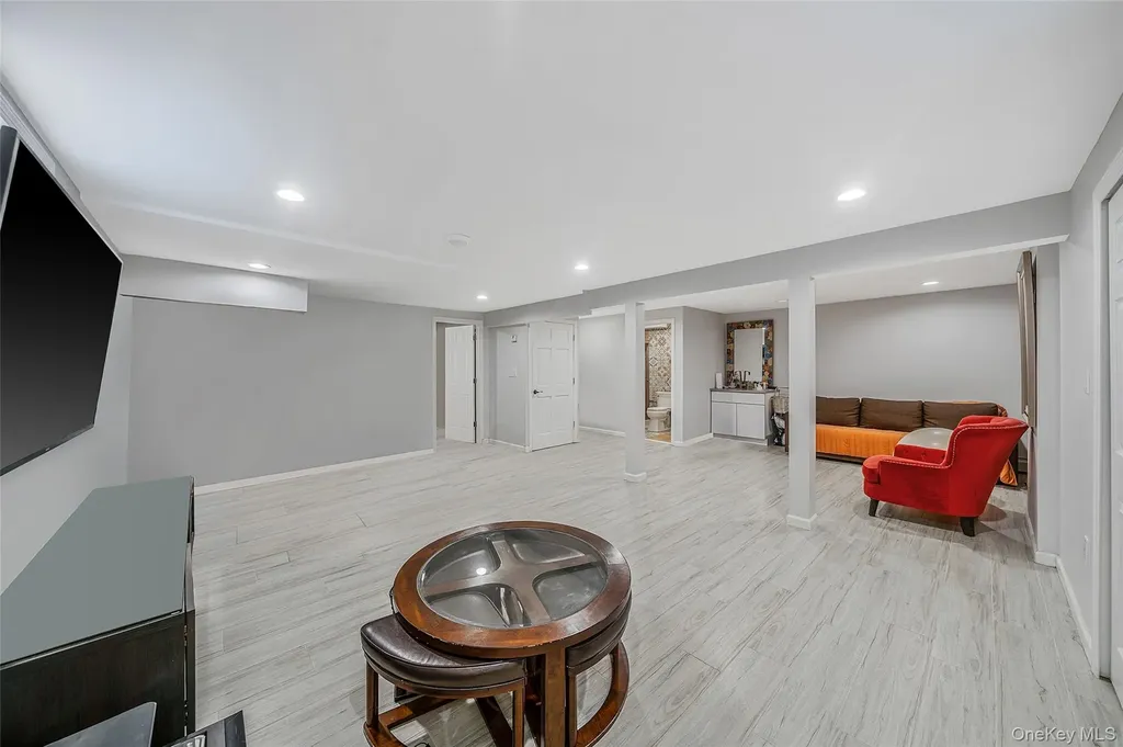 6 Denmark Court Huntington NY 11743