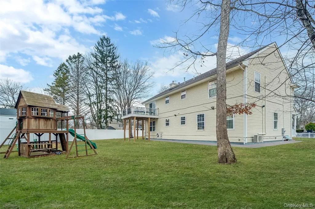 6 Denmark Court Huntington NY 11743