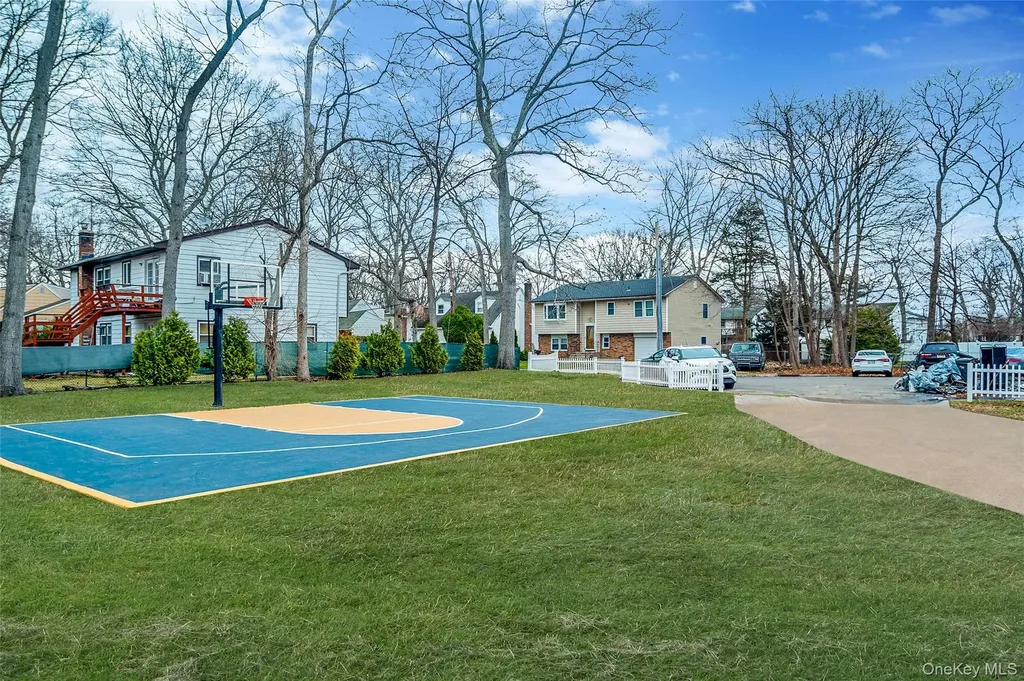 6 Denmark Court Huntington NY 11743