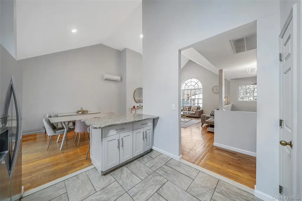 6 Denmark Court Huntington NY 11743