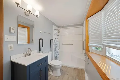 191 Village Circle W Manorville NY 11949