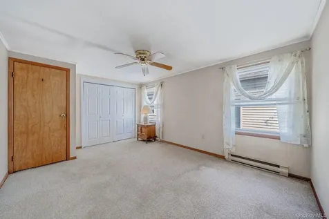 191 Village Circle W Manorville NY 11949