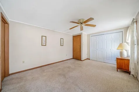 191 Village Circle W Manorville NY 11949