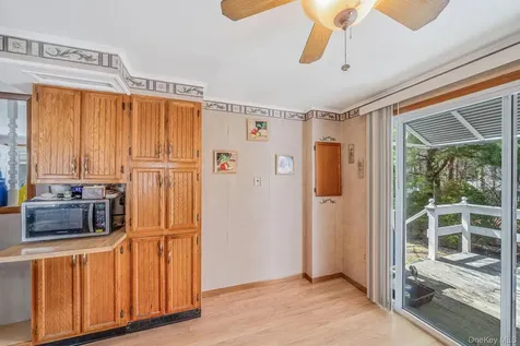 191 Village Circle W Manorville NY 11949