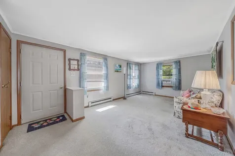 191 Village Circle W Manorville NY 11949