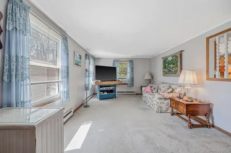 191 Village Circle W Manorville NY 11949