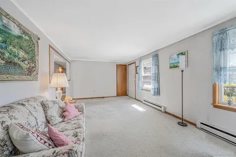 191 Village Circle W Manorville NY 11949