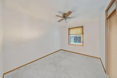 191 Village Circle W Manorville NY 11949