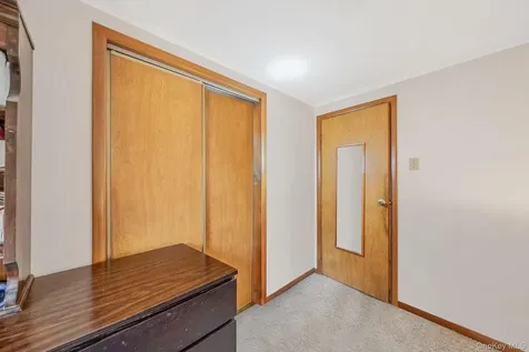 191 Village Circle W Manorville NY 11949