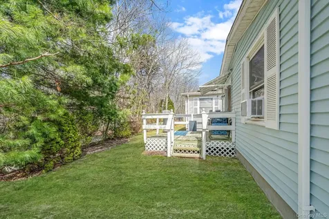 191 Village Circle W Manorville NY 11949