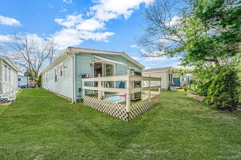 191 Village Circle W Manorville NY 11949