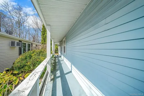 191 Village Circle W Manorville NY 11949