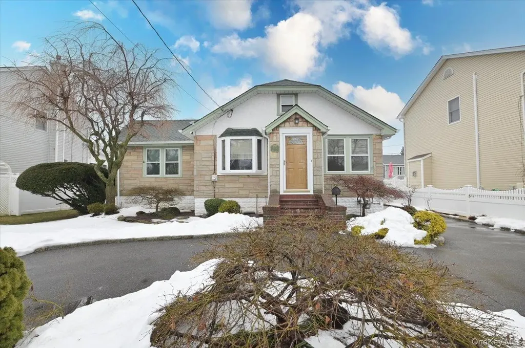 2016 Abbot Avenue Merrick NY 11566