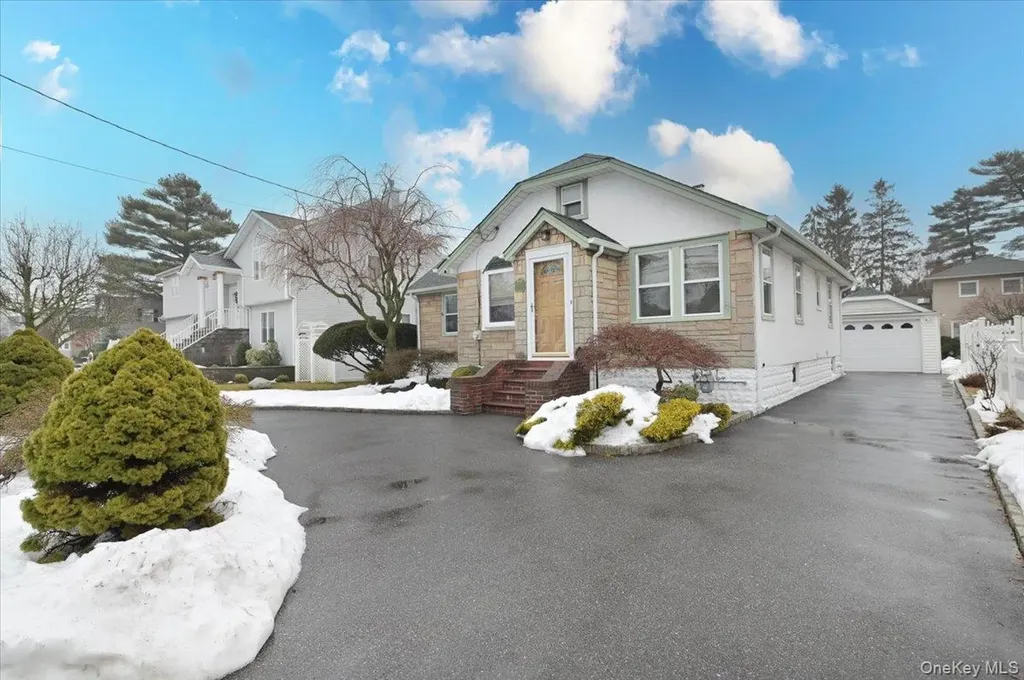 2016 Abbot Avenue Merrick NY 11566