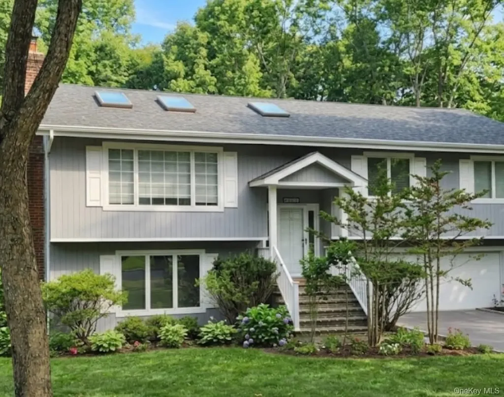 25 Cliff Road W Wading River NY 11792