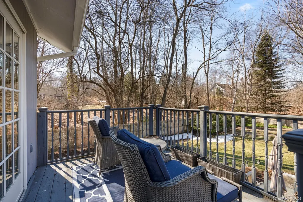 25 Cliff Road W Wading River NY 11792