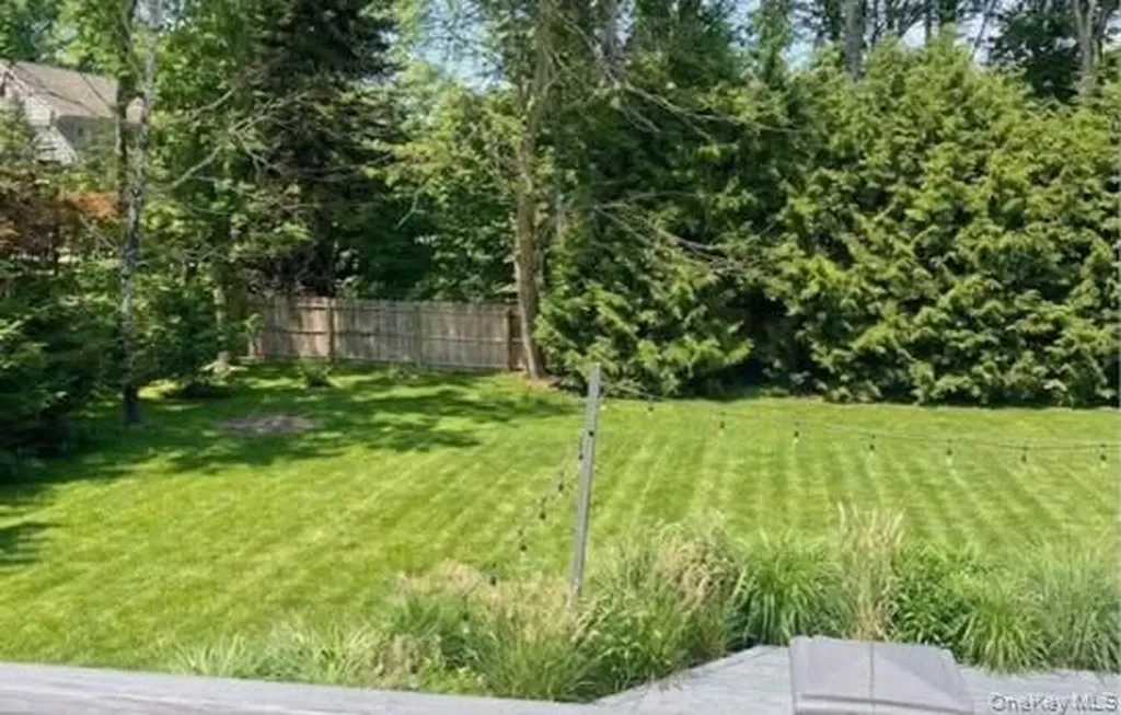 25 Cliff Road W Wading River NY 11792
