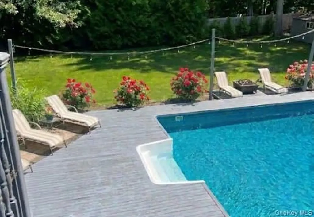 25 Cliff Road W Wading River NY 11792