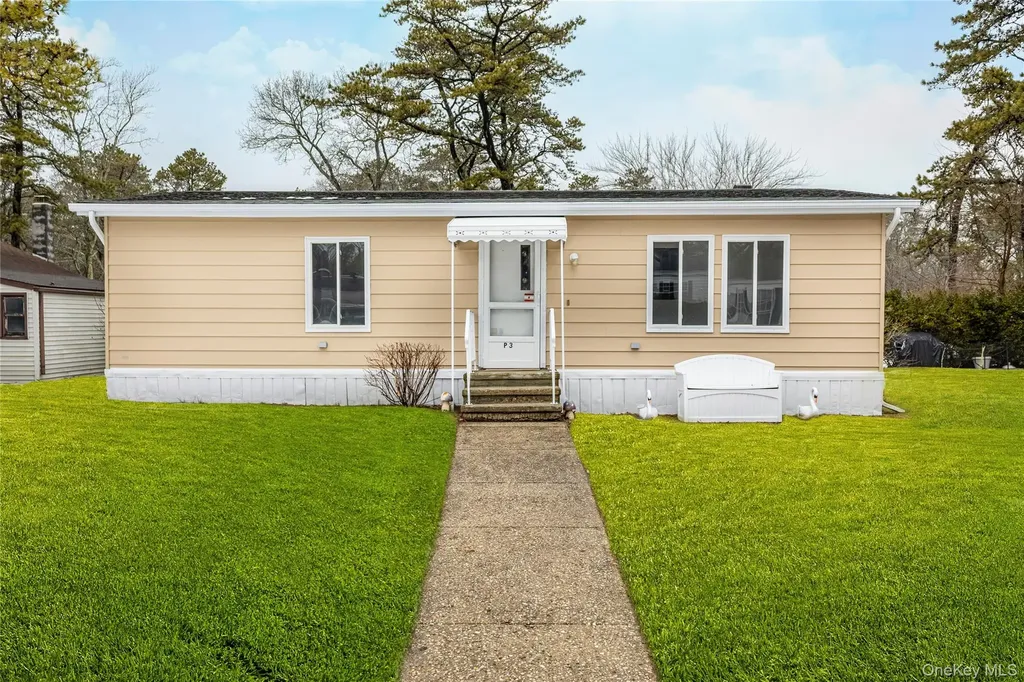525 Riverleigh Avenue Riverhead NY 11901