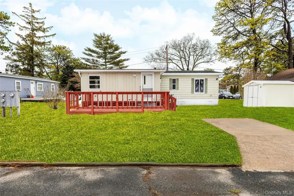 525 Riverleigh Avenue Riverhead NY 11901
