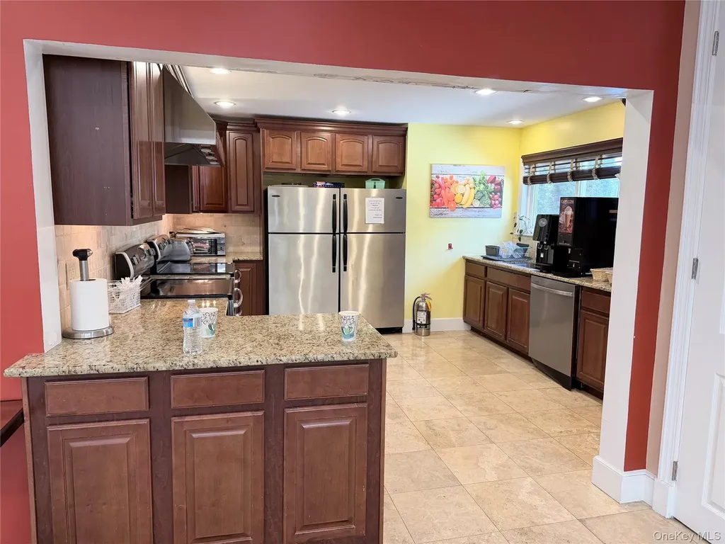 525 Riverleigh Avenue Riverhead NY 11901