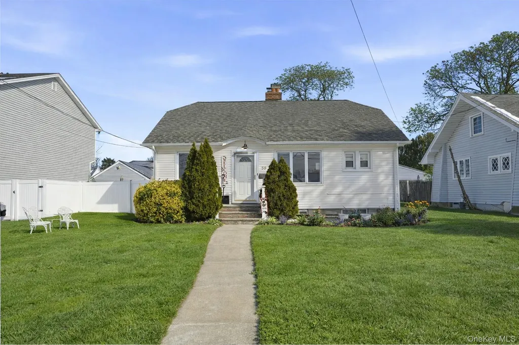 59 Homecrest Court Oceanside NY 11572