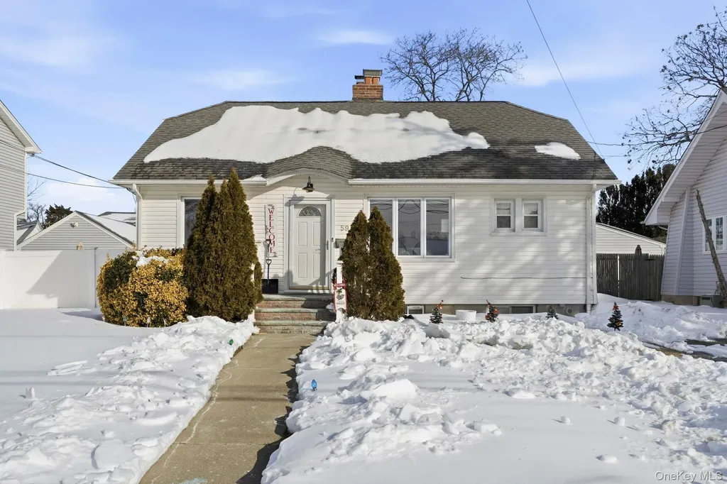 59 Homecrest Court Oceanside NY 11572