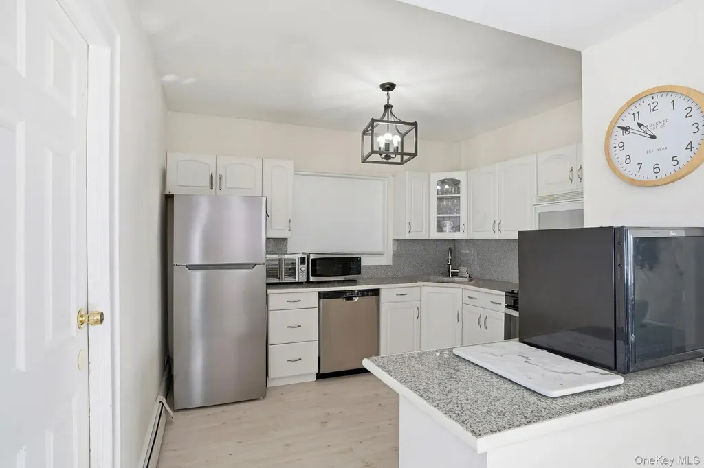 59 Homecrest Court Oceanside NY 11572