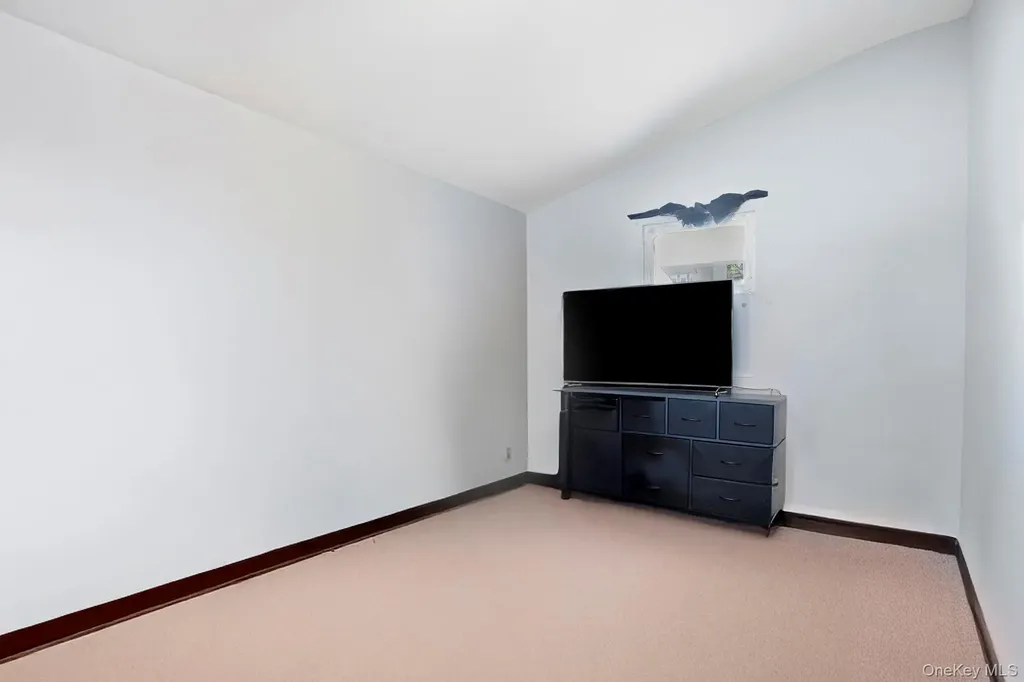 59 Homecrest Court Oceanside NY 11572