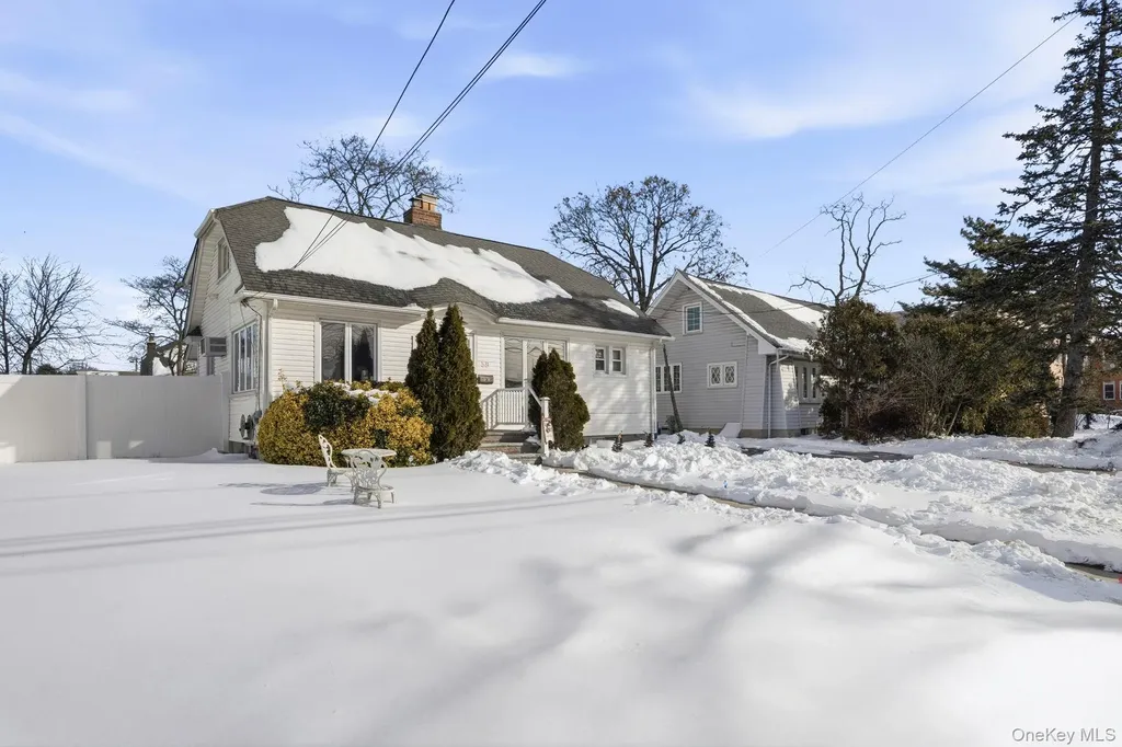 59 Homecrest Court Oceanside NY 11572