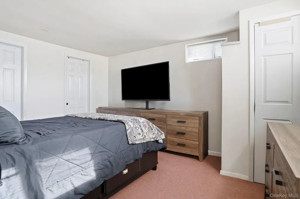 59 Homecrest Court Oceanside NY 11572