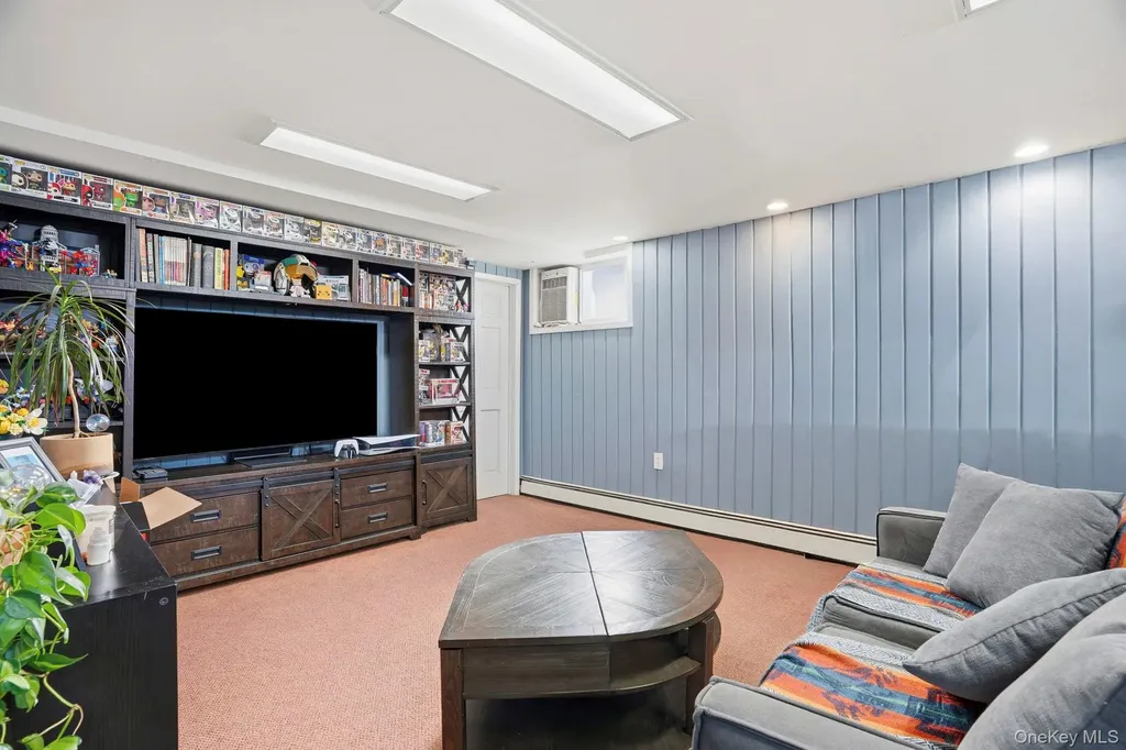 59 Homecrest Court Oceanside NY 11572