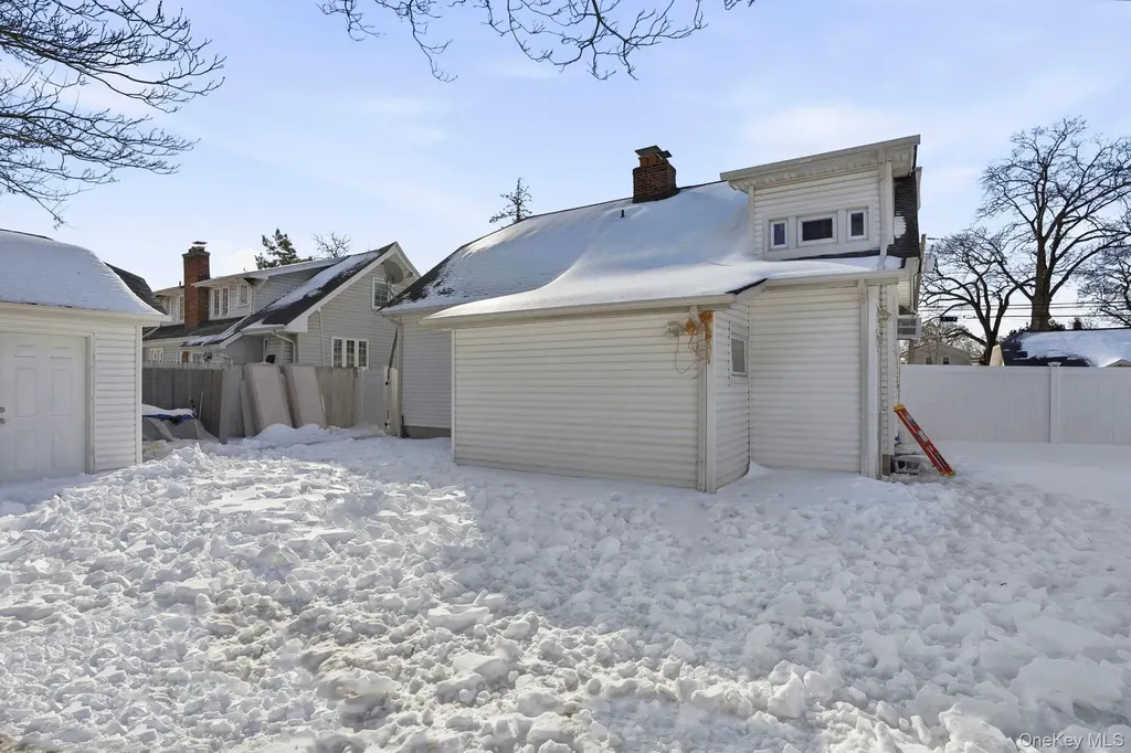 59 Homecrest Court Oceanside NY 11572