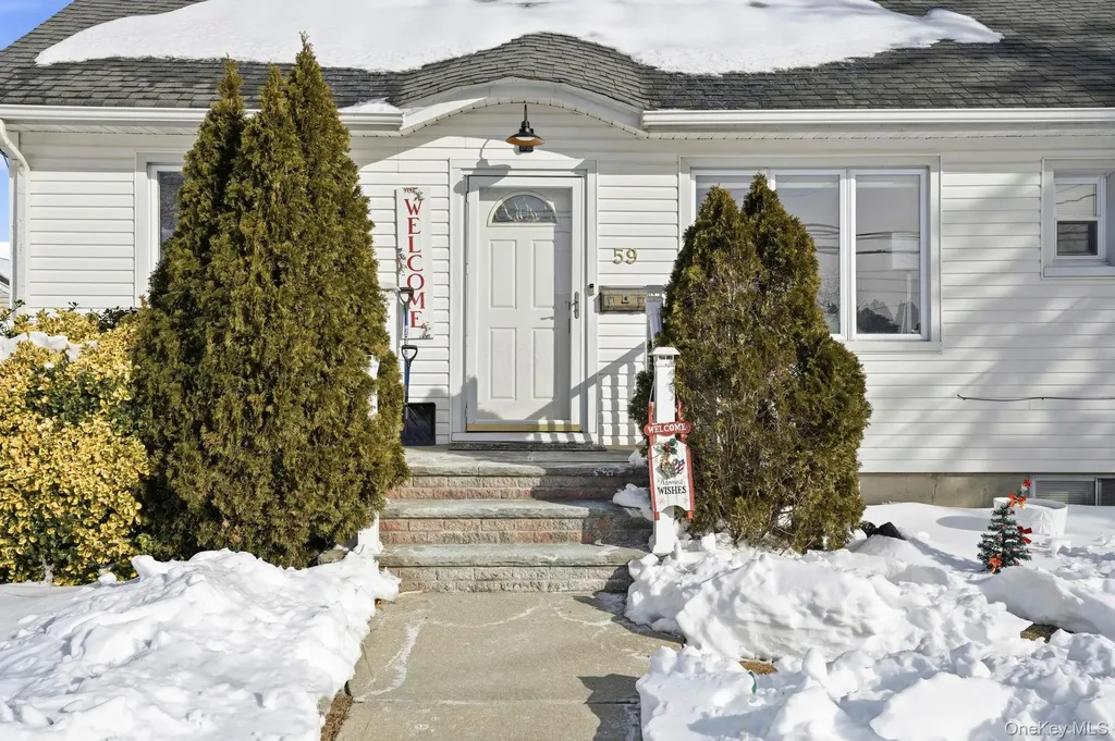 59 Homecrest Court Oceanside NY 11572