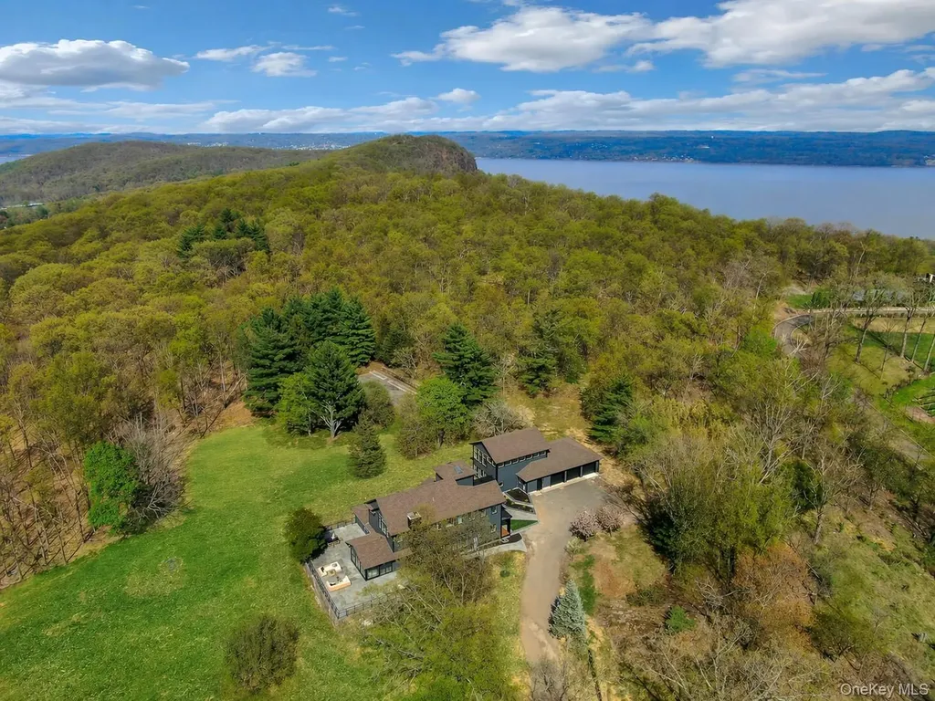20 Old Stone Road Valley Cottage NY 10989