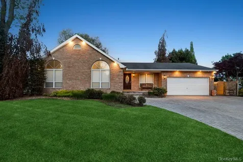 9 Defeo Court Deer Park NY 11729