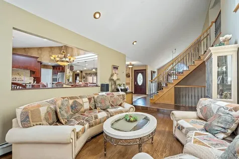 9 Defeo Court Deer Park NY 11729