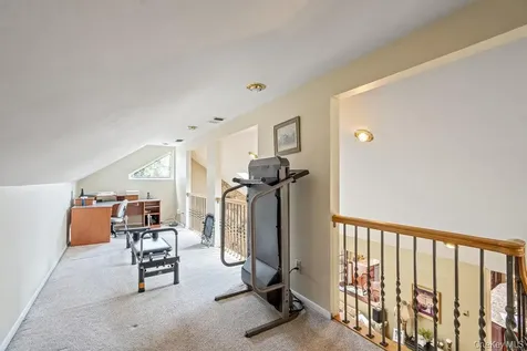 9 Defeo Court Deer Park NY 11729