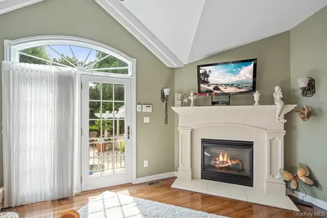 9 Defeo Court Deer Park NY 11729