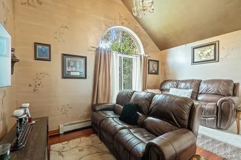 9 Defeo Court Deer Park NY 11729